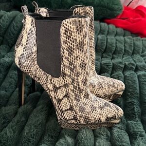 Snakeskin Patterned Women's Ankle Boots